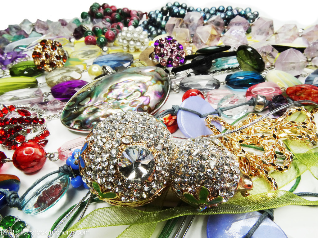 水晶珠子珠寶 時尚語境下的飾品新定義